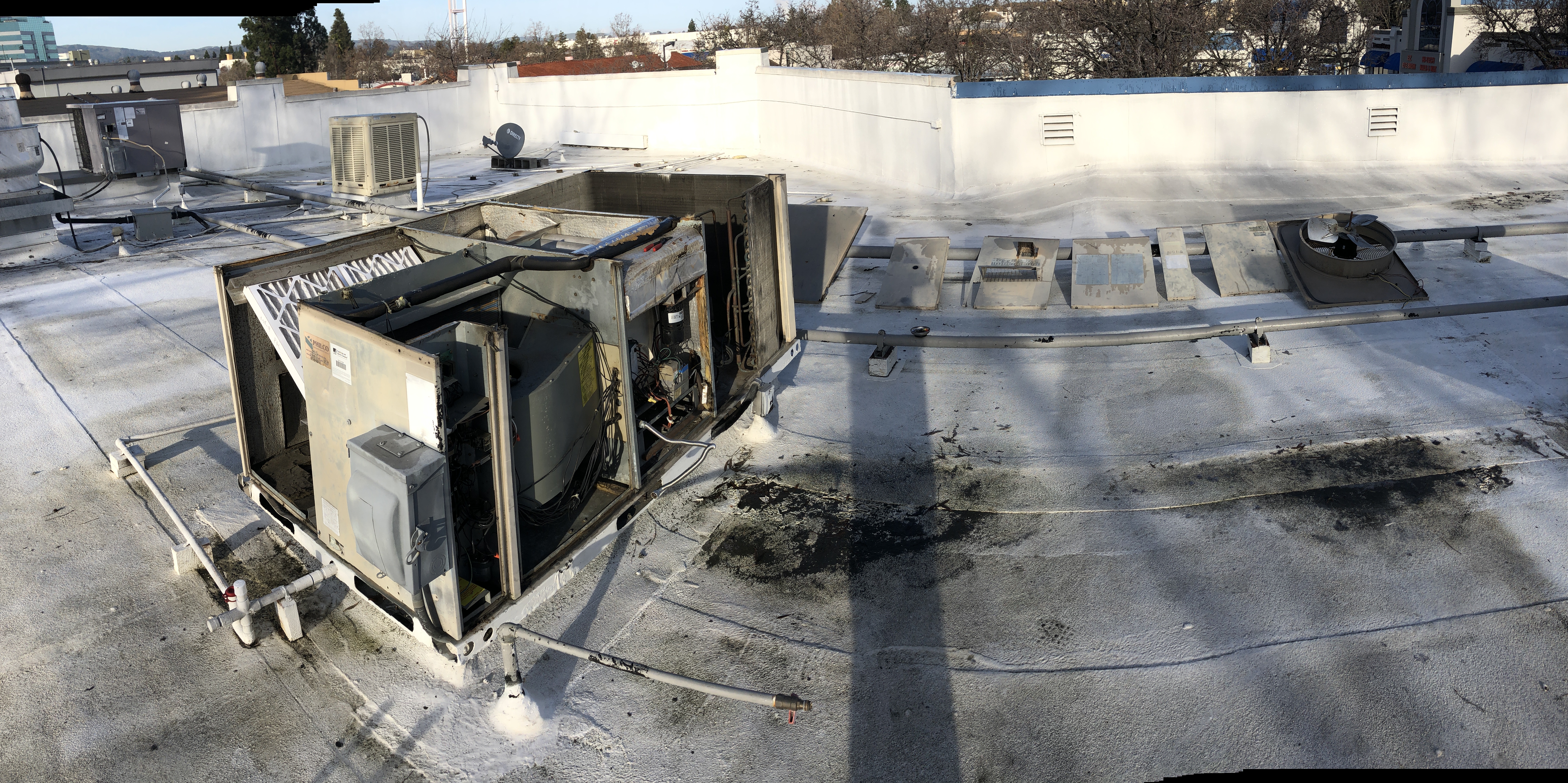 Commercial rooftop HVAC equipment serviced by Philco Air Control